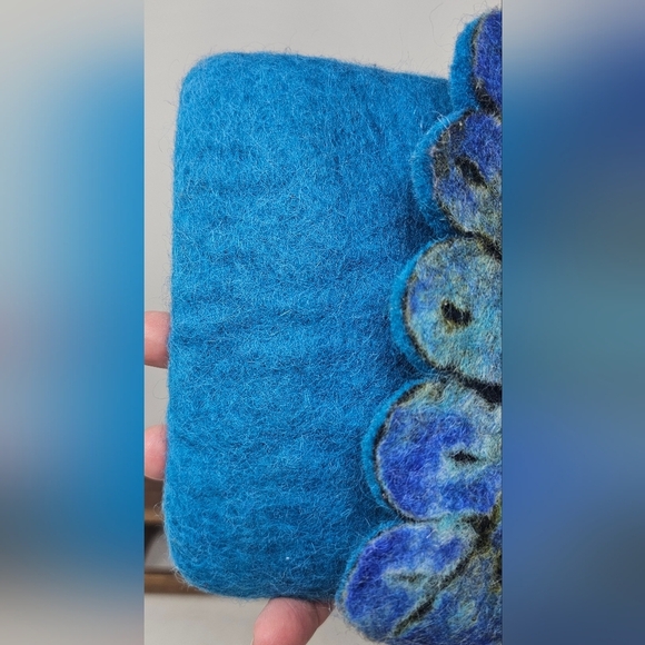 Handmade Felt Wool Coin Purse Zip Closure With Leaf Flap Teal NWOT - Picture 4 of 14